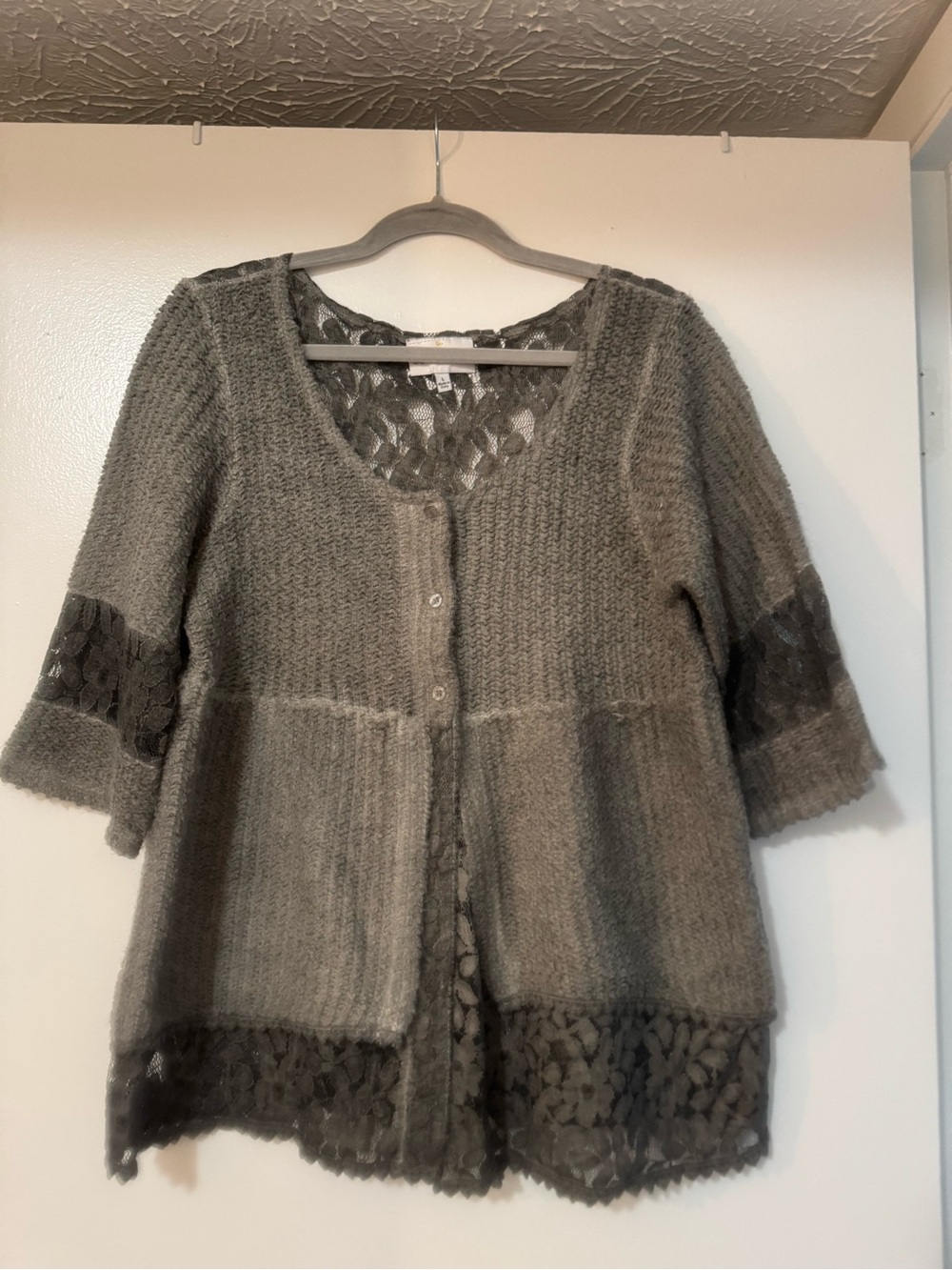 Vintage Women’s Gray Knit Button-Front Sweater with Lace Trim